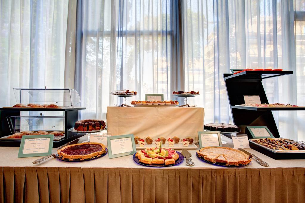 Hotel Cimarosa Riccione Luaran gambar
