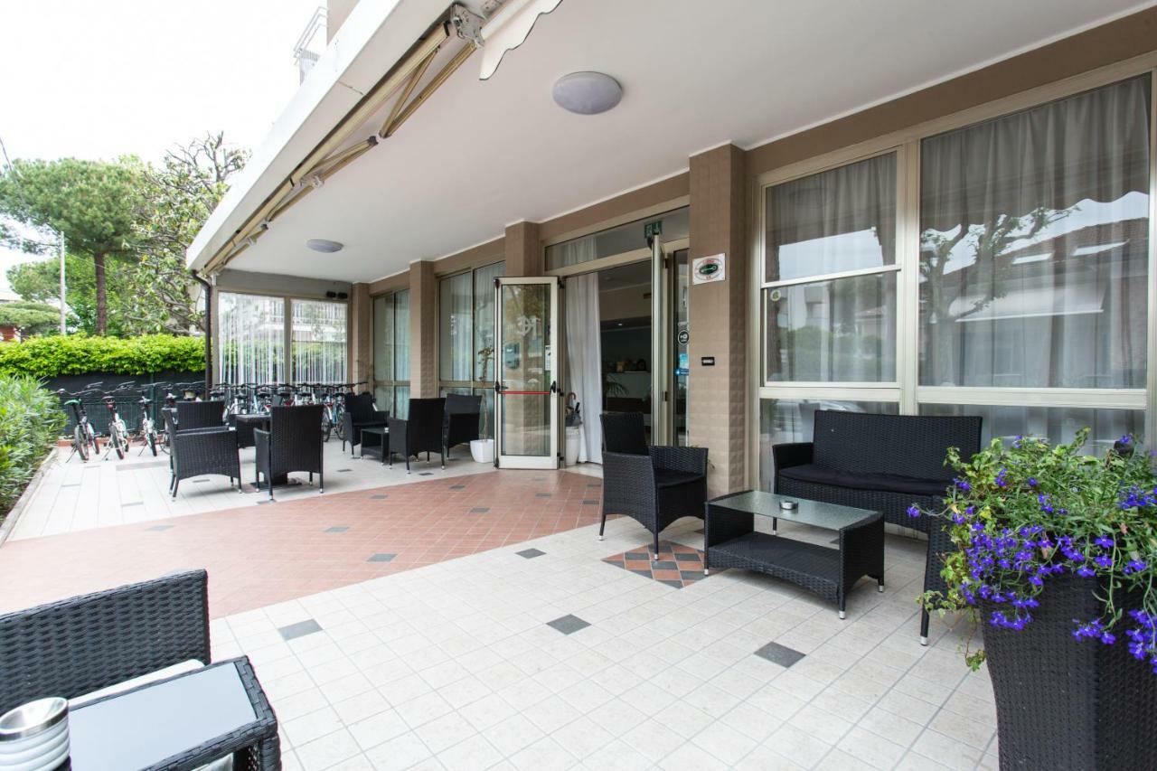 Hotel Cimarosa Riccione Luaran gambar