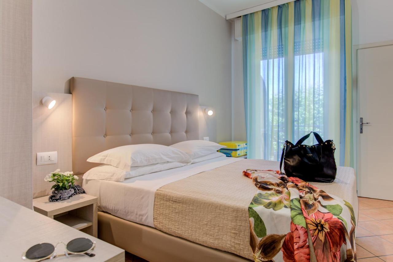 Hotel Cimarosa Riccione Luaran gambar